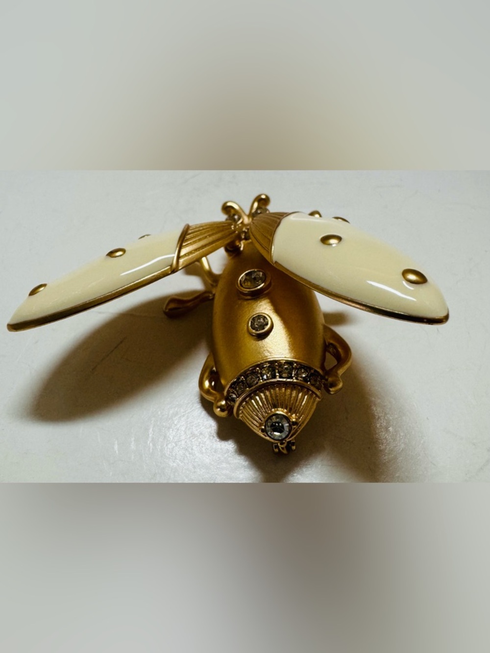 Chico’s Bumble Bee gold tone Enamel Brooch - Picture 4 of 8